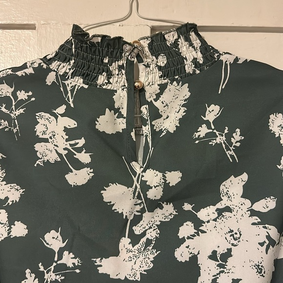 Green floral blouse - Picture 5 of 5